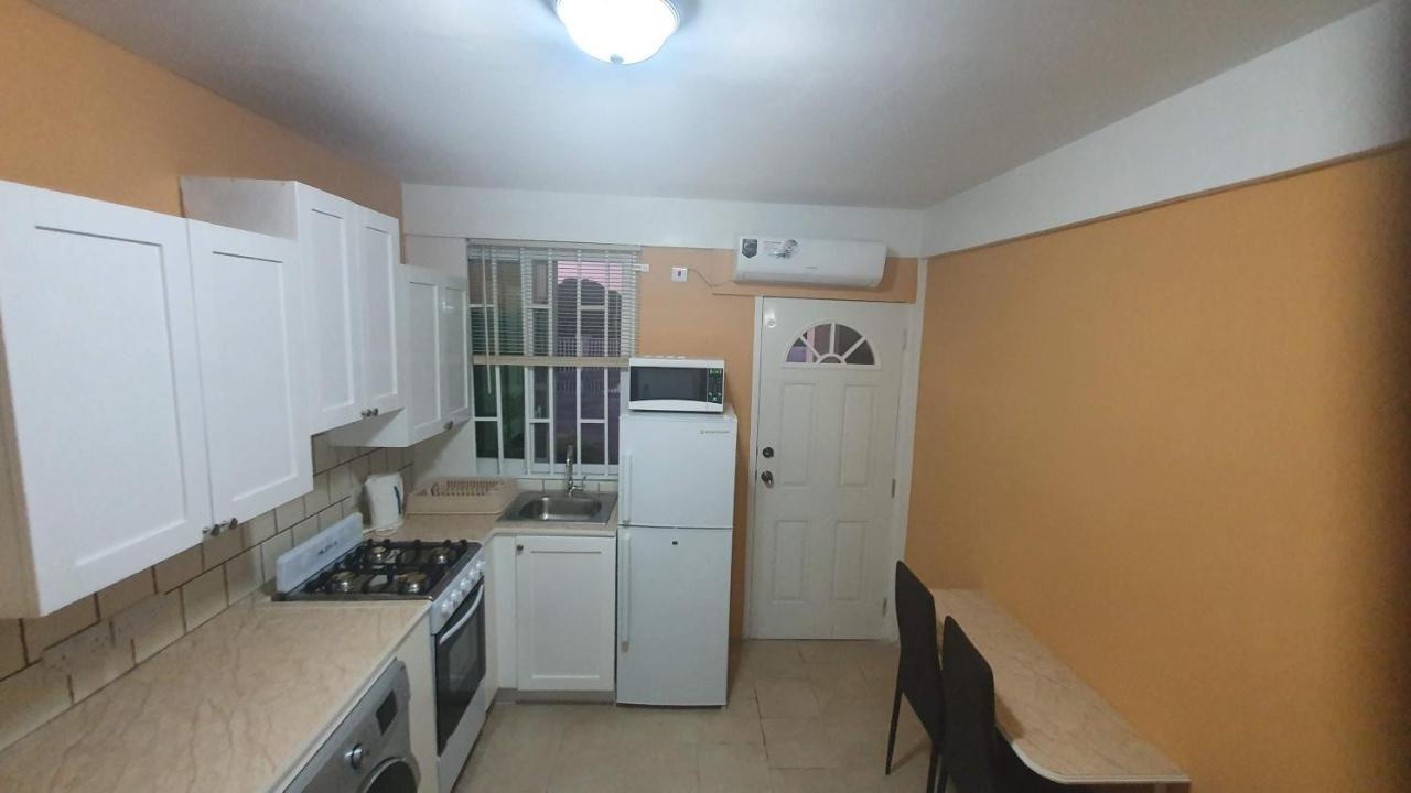 2 Minutes From Roseau, Cozy Studio With Shared Pool Exterior photo